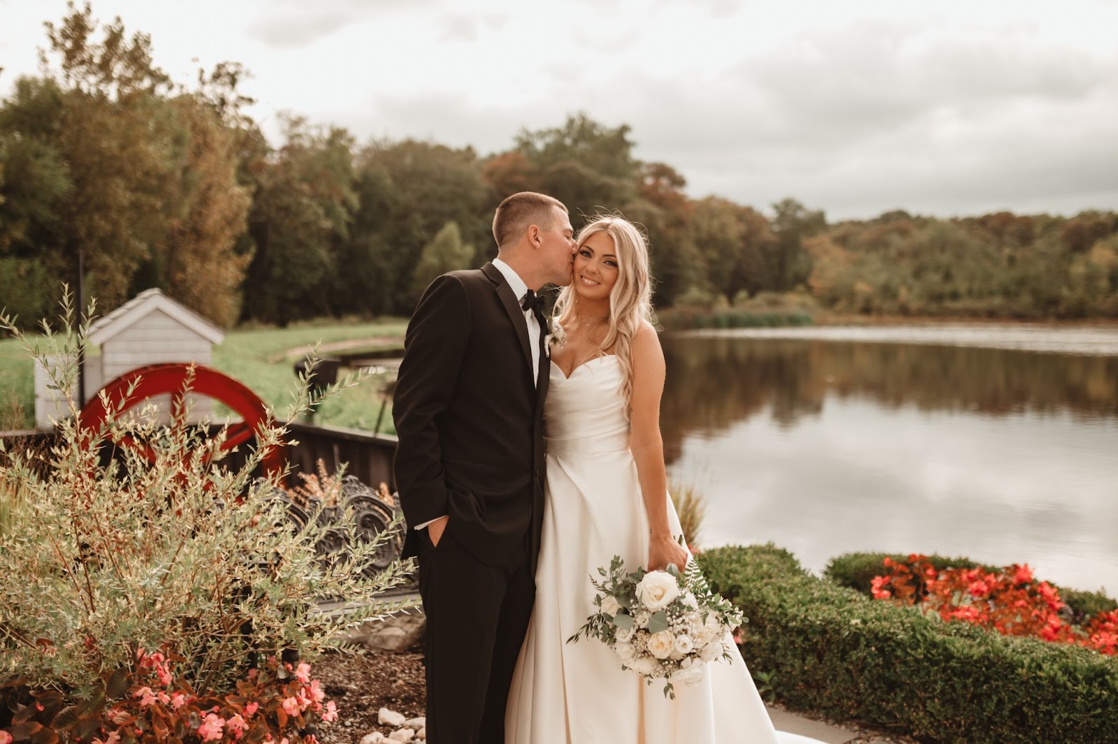 Lakeside Wedding Photography: Tips to Capture It Perfectly