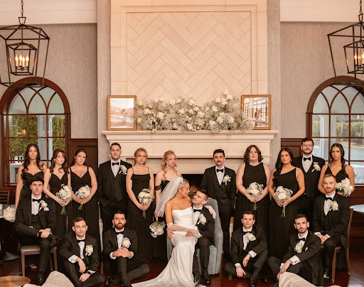 Black Tie Wedding – From the Invitations to Cutting the Cake